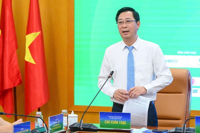 Ông Cao Xuân Thạo, Phó Chủ tịch Ủy ban Trung ương Mặt trận Tổ quốc Việt Nam thông tin tại họp báo.