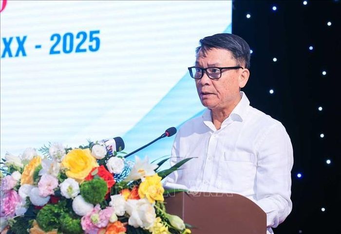 Đồng chí Nguyễn Đức Lợi, Phó Chủ tịch Thường trực Hội Nhà báo Việt Nam, Phó Chủ tịch Thường trực Hội đồng Chung khảo báo cáo kết quả chấm sơ khảo. Ảnh: Hoàng Hiếu/TTXVN