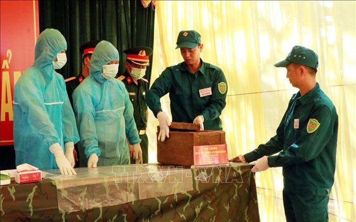 Thực hiện số hóa thông tin hài cốt liệt sĩ.