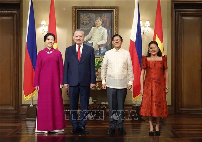 Tổng Bí thư, Chủ tịch nước Tô Lâm và Phu nhân cùng Tổng thống Philippines Ferdinand Romualdez Marcos Jr. và Phu nhân chụp ảnh chung. Ảnh: Thống Nhất/TTXVN