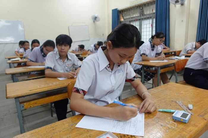 Các thí sinh sẽ làm bài thi trắc nghiệm với thời gian làm bài 90 phút.