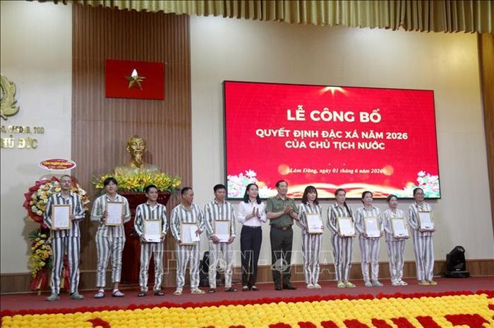 Trao Quyết định đặc xá của Chủ tịch nước cho các phạm nhân tại Trại giam Thủ Đức. Ảnh: Nguyễn Thanh/TTXVN
