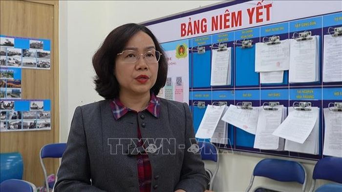 Bà Đỗ Thị Ánh Tuyết, Phó Chủ tịch UBND phường Tân Định chia sẻ, vấn đề liên thông dữ liệu của các bộ, ngành hiện nay còn thiếu đồng bộ, là rào cản cho cán bộ, công chức tại cơ sở. Ảnh: Hữu Duyên/TTXVN