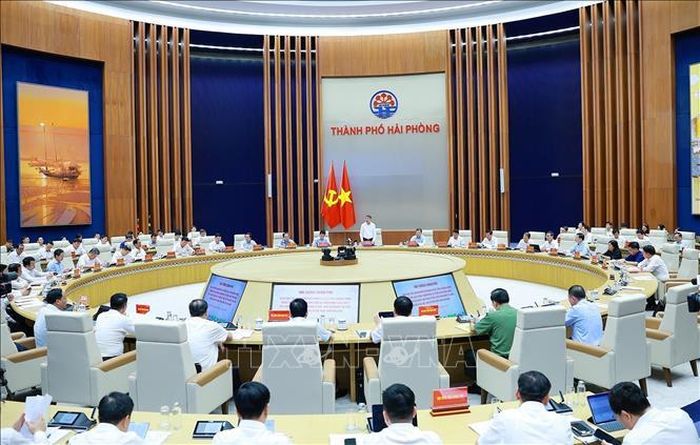 Thủ tướng Lê Minh Hưng làm việc với lãnh đạo Thành phố Hải Phòng và các tỉnh Quảng Ninh, Bắc Ninh, Ninh Bình, Hưng Yên về nhà ở xã hội, nhà ở cho thuê. Ảnh: Dương Giang/TTXVN