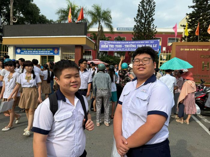 Bạn Anh Vũ và Anh Khoa, lớp 9A6 trường THCS Hoa Lư cho biết, ở môn Ngoại ngữ bạn nào chịu khó học thì không quá khó để đạt điểm cao.