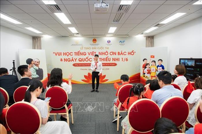 Tiết mục văn nghệ sôi động hướng về ngày Quốc tế Thiếu nhi và mừng ngày sinh Chủ tịch Hồ Chí Minh.