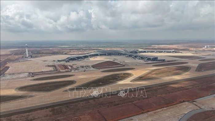 Đường cất hạ cánh, nhà ga hành khách, đài kiểm soát không lưu sân bay Long Thành.