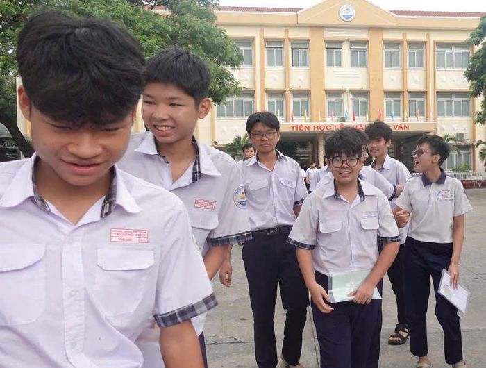 Thí sinh TP Hồ Chí Minh hoàn thành ngày thi đầu tiên với tâm trạng khá thoải mái.