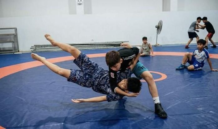 Cú quật kỹ thuật đẹp mắt của các VĐV trẻ. Ảnh: Quỳnh Trang