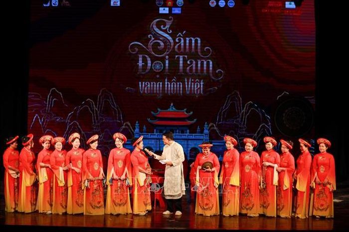 Đội trống nữ làng Đọi Tam (tỉnh Ninh Bình) chia sẻ tại chương trình.