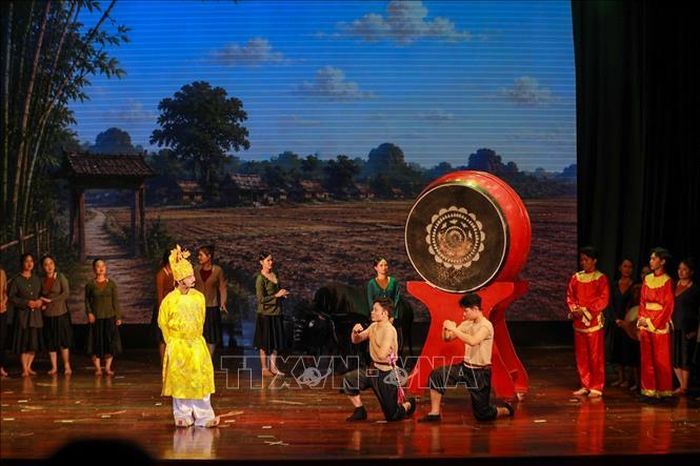 Chương trình nghệ thuật “Sấm Đọi Tam - vang hồn Việt” tái hiện hành trình của tiếng trống Đọi Tam từ không gian làng quê truyền thống đến biểu tượng văn hóa mang đậm bản sắc dân tộc.