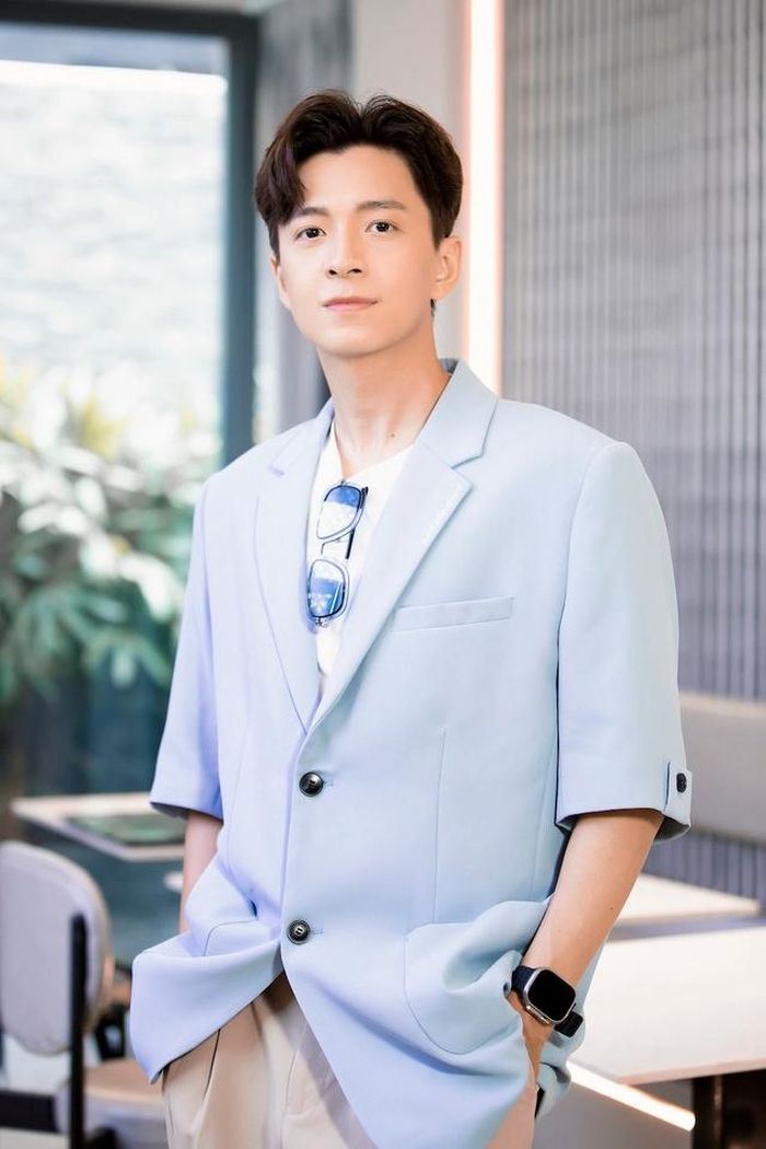 Nam ca sĩ Ngô Kiến Huy.