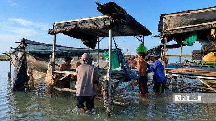 Hồ Dầu Tiếng trở thành nơi cưu mang những phận người xa xứ. Từ những mái chòi tạm bợ ban đầu, dần dần hình thành nên một cộng đồng dân cư đông đúc. Dù còn thiếu thốn về điều kiện sinh hoạt, nhiều gia đình vẫn xem nơi đây là nơi họ có thể an cư sau nhiều năm tha hương.