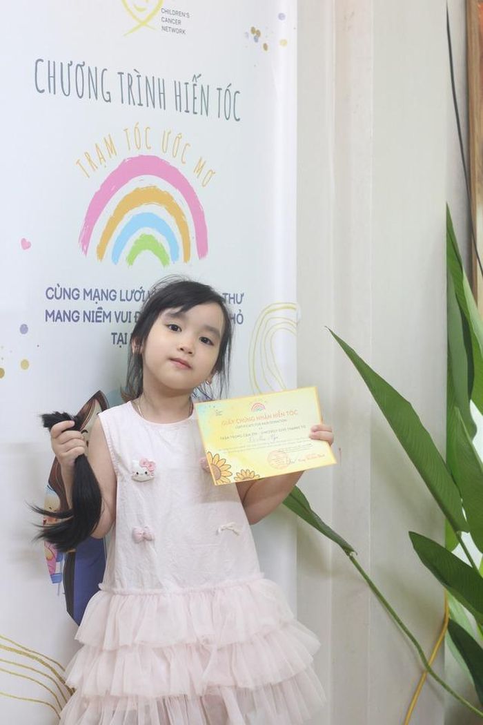 Nhiều bạn nhỏ tham gia hiến tóc với mong muốn tiếp thêm sự tự tin cho các bệnh nhi đang điều trị.