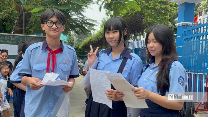 Các thí sinh tại điểm thi THCS Lê Lợi. (Ảnh: Mỹ Hậu)