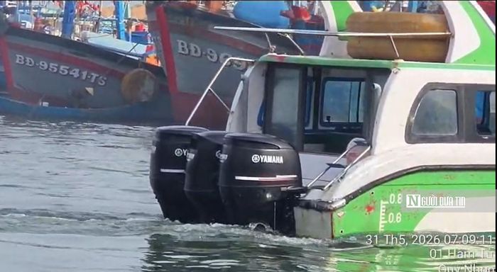 Tàu cao tốc số hiệu BĐ -1175 của Công ty TNHH Cù Lao Xanh Travel chỉ được cấp phép 2 máy nhưng "độ thêm" 1 máy. Hình ảnh ghi lại vào sáng 31/5.