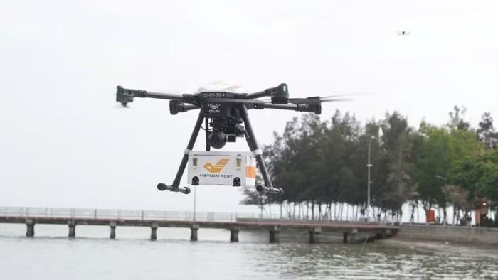Thử nghiệm ứng dụng UAV trong vận chuyển bưu kiện, hàng hóa gói nhỏ.