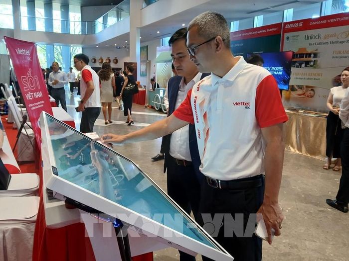 Doanh nghiệp Việt Nam phát triển ứng dụng trí tuệ nhân tạo trong lĩnh vực viễn thông. Ảnh: Mỹ Hà - TTXVN
