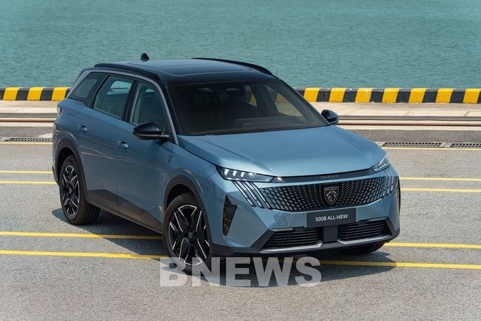SUV 7 chỗ Peugeot 5008 hoàn toàn mới có giá bán từ 1,379 tỷ đồng