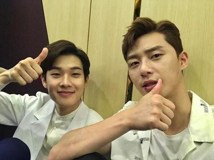 Choi Woo Sik và Park Seo Joon là đôi bạn thân thiết của showbiz Hàn.