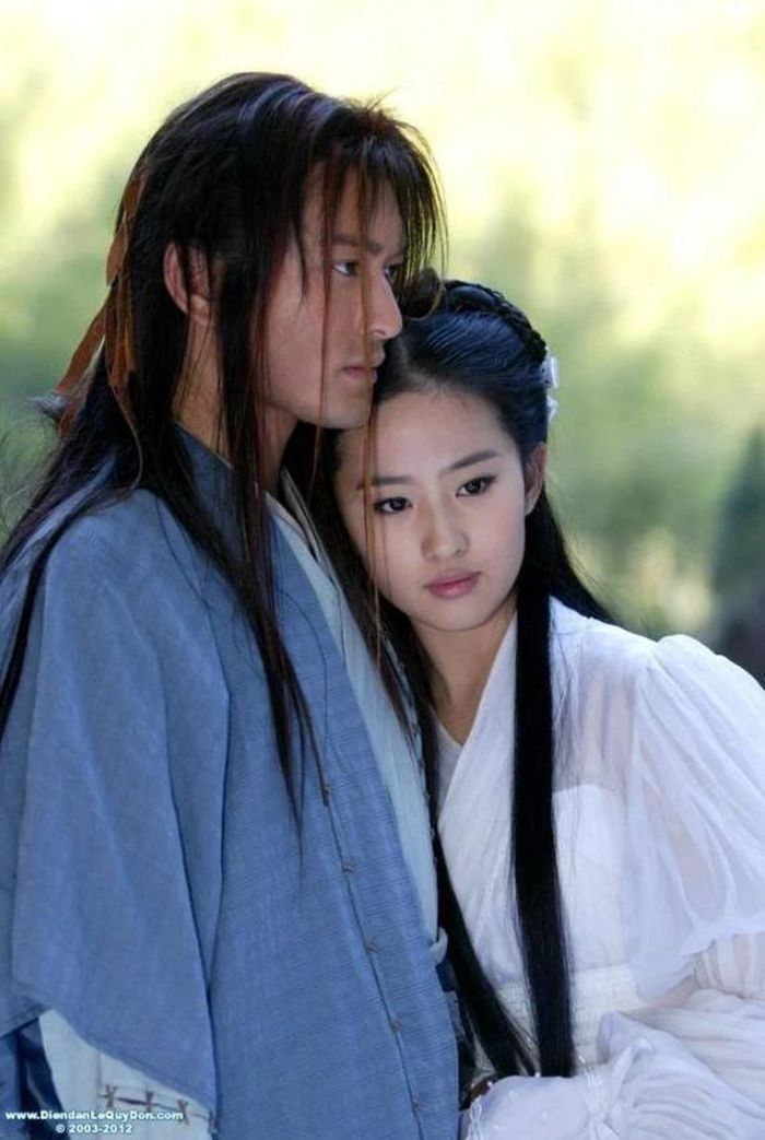 Dương Quá mất một cánh tay, trải qua 16 năm xa cách Tiểu Long Nữ trước khi tìm lại hạnh phúc sau vô vàn sóng gió.