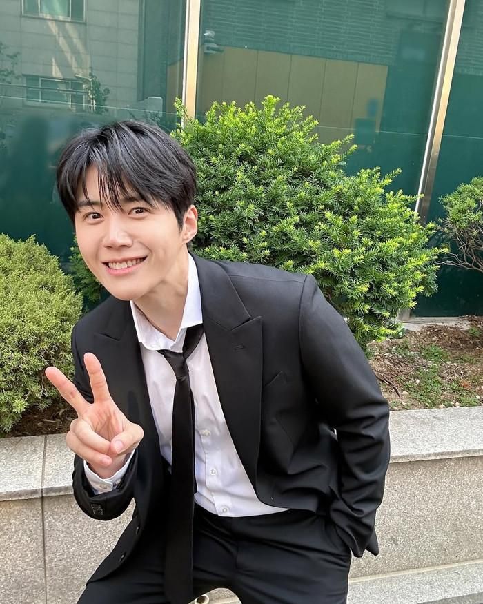 Kim Seon Ho được cho là "đóa hoa nở muộn" của làng giải trí Hàn khi thành công khá trễ so với nhiều đồng nghiệp.