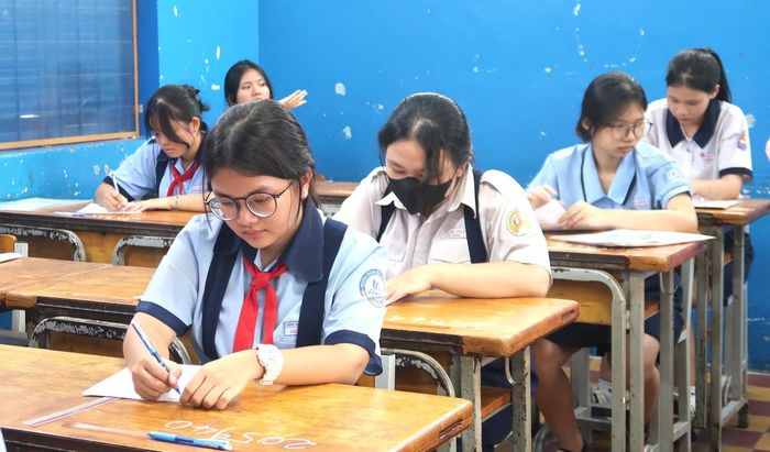 Các thí sinh TPHCM chính thức bước vào kỳ thi lớp 10 công lập.