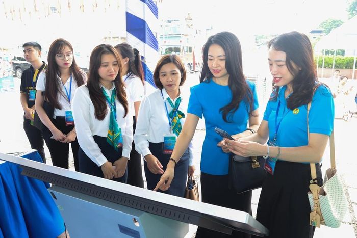 Các nữ công đoàn viên tại ngày hội lao động sáng tạo năm 2026