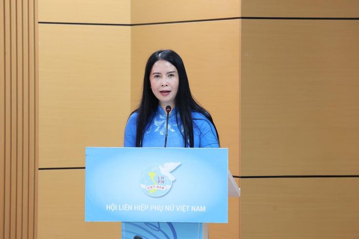 Phó Bí thư Thường trực Đảng ủy TƯ Hội LHPN Việt Nam Trần Lan Phương phát biểu nhận nhiệm vụ
