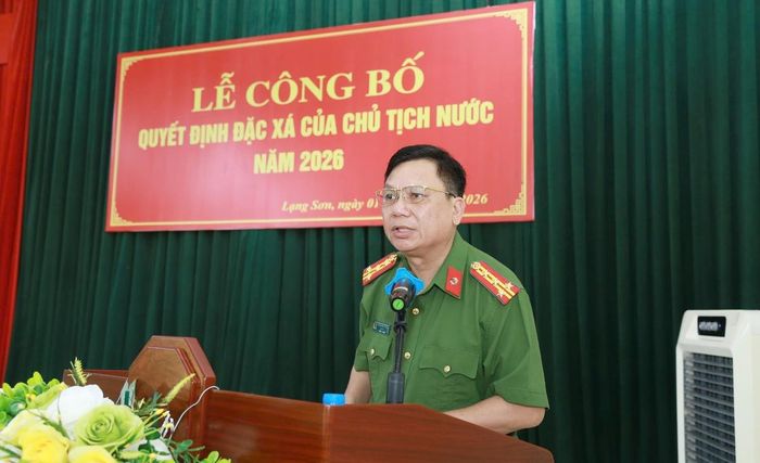 Đại tá Hoàng Hiệp Dũng, Giám thị Trại tạm giam Công an tỉnh Lạng Sơn, phát biểu tại Lễ công bố. Ảnh: LS