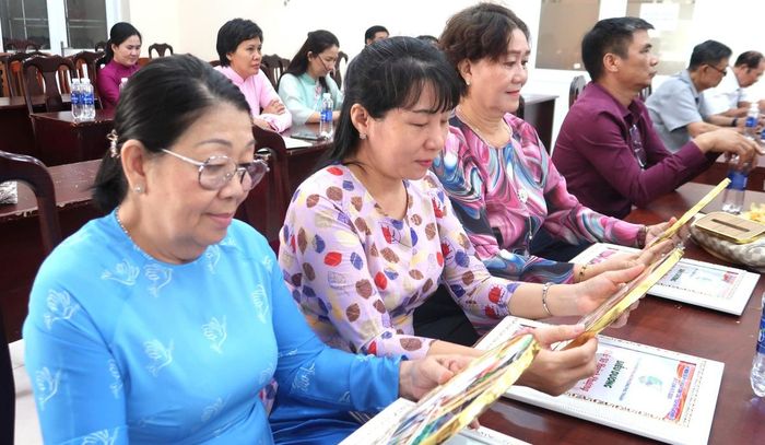 Những gương phụ nữ điển hình tại phường Phú Thuận (TPHCM) học tập theo tấm gương của Bác.