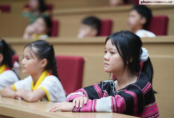 Mỗi em nhỏ mang một hoàn cảnh riêng nhưng đều có chung nghị lực vượt khó, tinh thần hiếu học và khát vọng vươn lên trong cuộc sống. Sự hiện diện của các em góp phần lan tỏa những giá trị tốt đẹp, tiếp thêm niềm tin và động lực để thế hệ trẻ tiếp tục rèn luyện, trở thành công dân có ích cho xã hội.