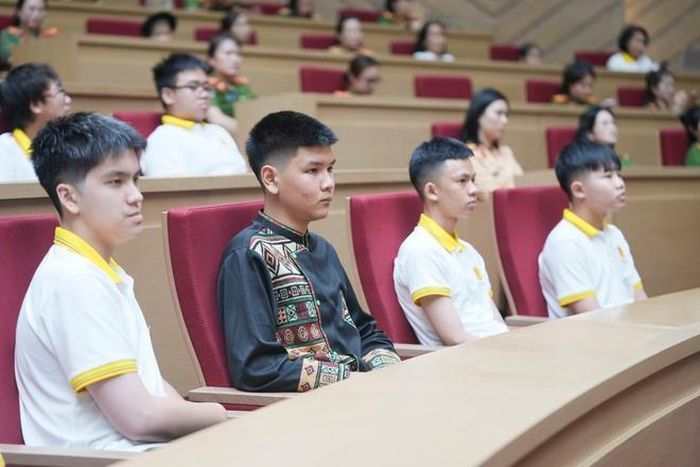 "Trại hè yêu thương năm 2026” chào đón 150 thiếu nhi tiêu biểu đến từ nhiều tỉnh, thành phố trên khắp cả nước. Trong số đó có 34 cháu là con liệt sĩ Công an nhân dân, 8 cháu là con thương binh, cùng các con đỡ đầu, con nuôi Công an xã và các cháu đạt thành tích xuất sắc tại các kỳ thi quốc gia, quốc tế.