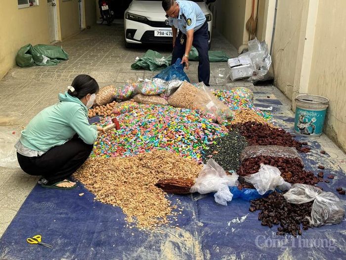 Trong thời gian cao điểm, số cơ sở được kiểm tra là 28 cơ sở. Ảnh: QLTT Khánh Hòa