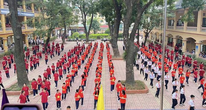 Ngày Quốc tế Thiếu nhi không chỉ là dịp để trẻ em nhận được những món quà và lời chúc yêu thương mà còn là cơ hội để mỗi gia đình, nhà trường và xã hội nhìn nhận rõ hơn trách nhiệm của mình trong việc chăm lo cho thế hệ tương lai của đất nước. Ảnh: TT