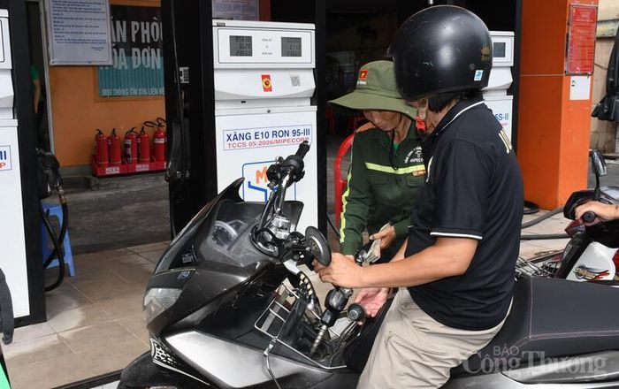 Triển khai kinh doanh xăng E10 là bước tiến quan trọng trong quá trình chuyển đổi năng lượng xanh và phát triển bền vững. Ảnh: Thanh Minh.