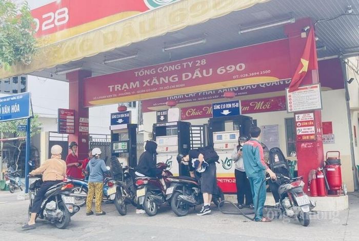 Việc triển khai xăng sinh học E10 được kỳ vọng góp phần giảm phát thải khí nhà kính và thúc đẩy sử dụng năng lượng sạch. Ảnh: Thanh Minh.