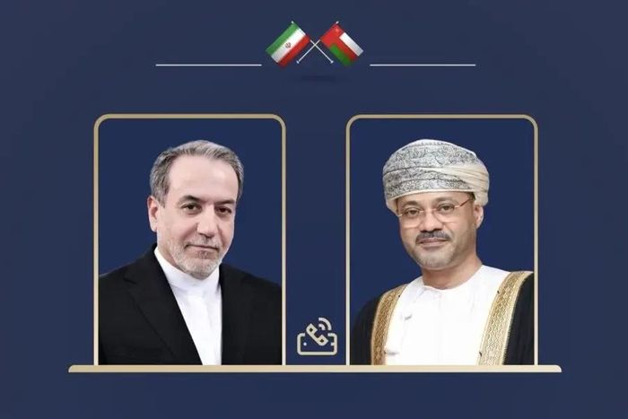 Ngoại trưởng Iran Abbas Araghchi điện đàm với người đồng cấp Oman Sayyid Badr al-Busaidi thảo luận về tình hình eo biển Hormuz và cơ chế quản lý tuyến hàng hải chiến lược này trong tương lai. Ảnh: IRNA