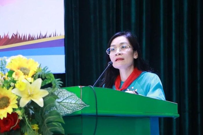 Đồng chí Nguyễn Thị Thanh Hiền, Phó Chủ tịch UBND phường Hạc Thành phát biểu khai mạc buổi lễ.