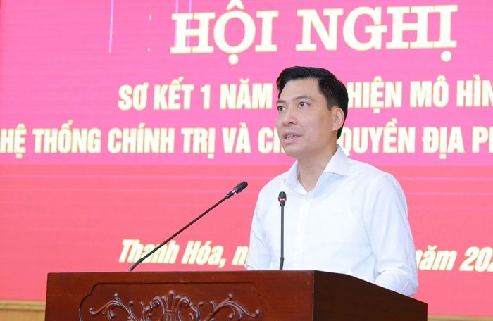 Bí thư Đảng ủy phường Hạc Thành Nguyễn Văn Biện phát biểu thảo luận tại hội nghị.