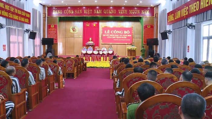Quang cảnh buổi lễ công bố Quyết định đặc xá của Chủ tịch nước tại Trại giam Thanh Cẩm.