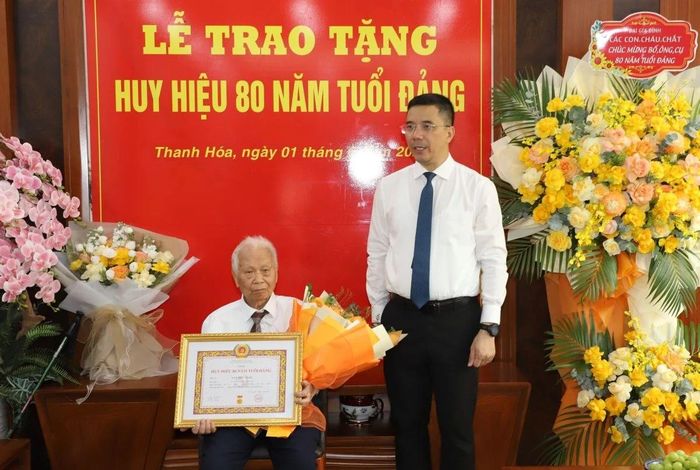 Phó Bí thư Thường trực Tỉnh ủy Nguyễn Hồng Phong phát biểu tại buổi lễ.