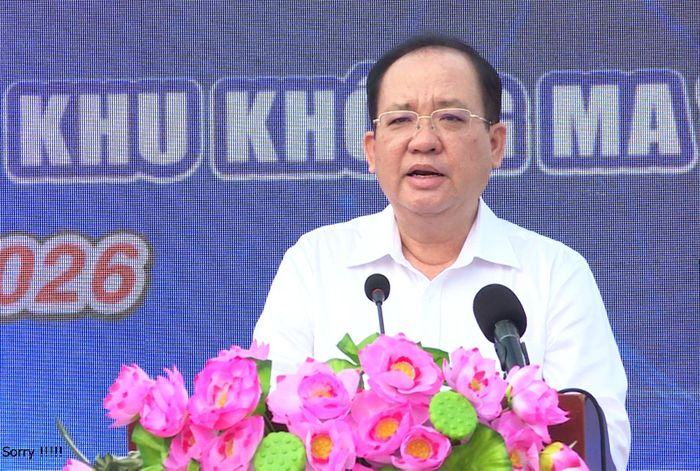 Ủy viên Ban Thường vụ Tỉnh ủy, Phó Chủ tịch Thường trực UBND tỉnh Nguyễn Thanh Phong phát biểu tại lễ mít tinh.