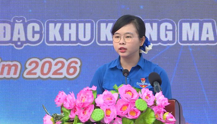 Sinh viên Nguyễn Thị Ngọc Hân phát biểu kêu gọi đoàn viên, thanh niên, học sinh, sinh viên quyết tâm "Nói không với ma túy".