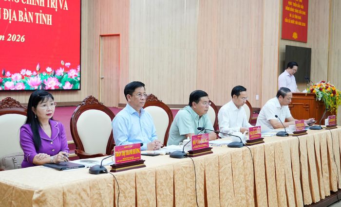 Thường trực Tỉnh ủy An Giang chủ trì hội nghị.