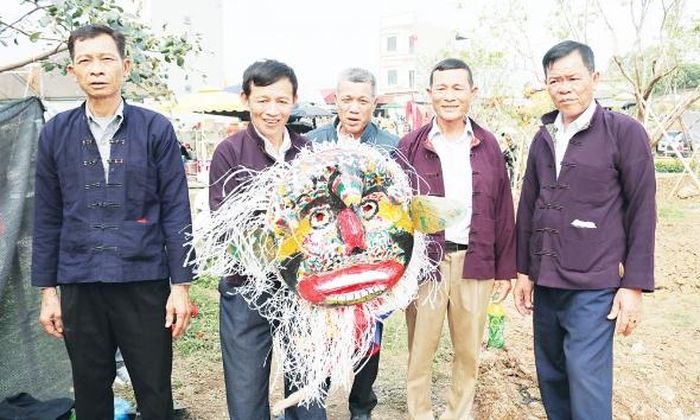 Thành viên câu lạc bộ hát dân ca Nùng xã Biển Động giữ gìn nét đẹp văn hóa truyền thống.