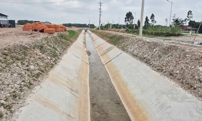  Tuyến kênh thoát nước tại Khu công nghiệp Song Mai - Nghĩa Trung. 