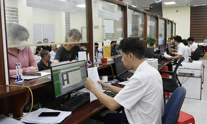  Cán bộ Trung tâm Phục vụ hành chính công xã Hiệp Hòa linh hoạt các giải pháp xử lý tình huống phát sinh từ lỗi hệ thống bảo đảm giải quyết thủ tục hành chính cho công dân nhanh nhất. 
