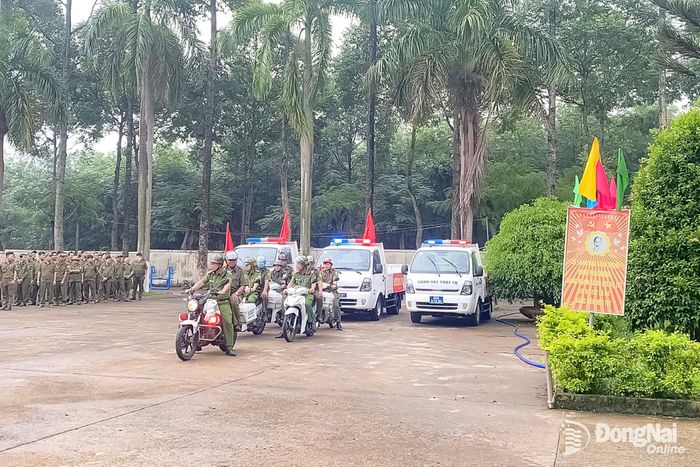 Lực lượng Công an phường Dầu Giây tổ chức lễ ra quân ng ứng tháng cao điểm phòng, chống tội phạm, tệ nạn ma túy năm 2026. Ảnh: CTV