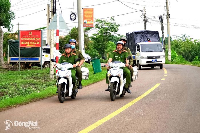 Công an xã Xuân Đông tổ chức diễu hành ng ứng Tháng hành động phòng, chống tội phạm, tệ nạn ma túy năm 2026. Ảnh: CAX